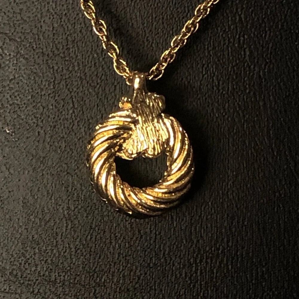 DIOR Twisted Rope Knot Pendant On A Polished Yellow Gold Plated Necklace 18” - Picture 7 of 16